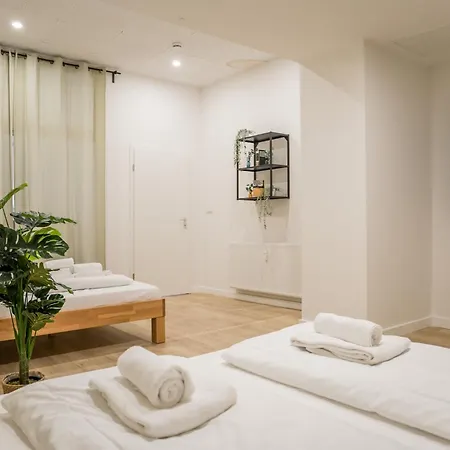 Spacious Family With 2 Bedrooms *