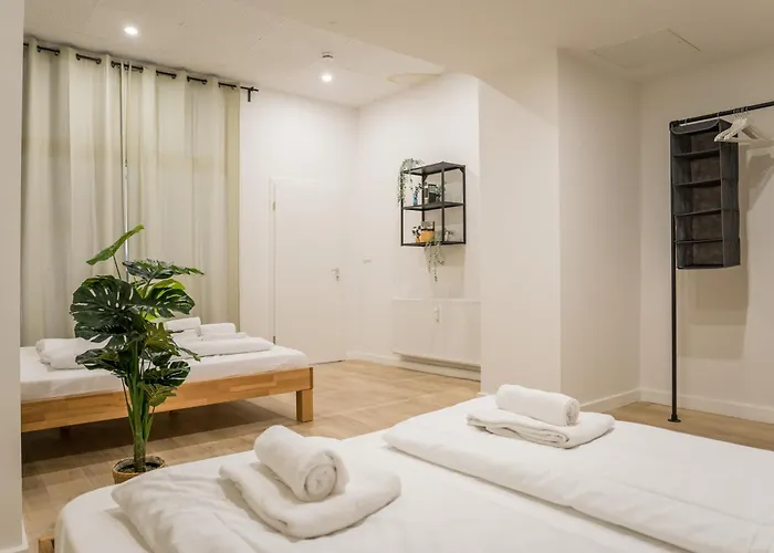 Spacious Family With 2 Bedrooms *