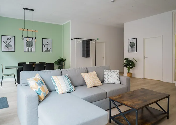 Spacious Family With 2 Bedrooms *