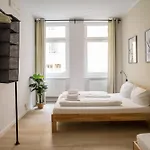 Spacious Family With 2 Bedrooms * ברלין