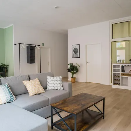 Spacious Family With 2 Bedrooms *