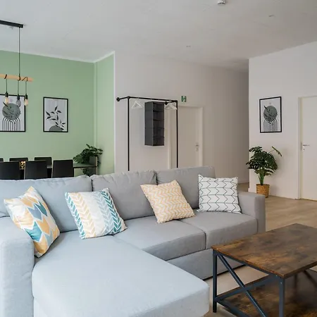 Spacious Family With 2 Bedrooms *